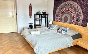 Knk Vibrant Central Spacious Hideaway